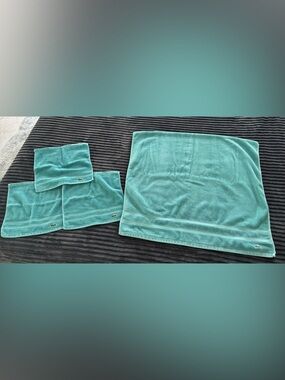 Lacoste bath towel and wash cloth set